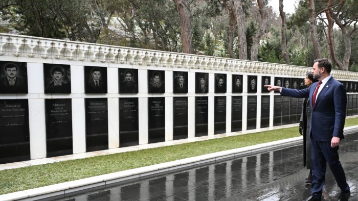 ABŞ Vitse-prezidenti Şəhidlər xiyabanını ziyarət etdi &ndash; FOTO/VİDEO