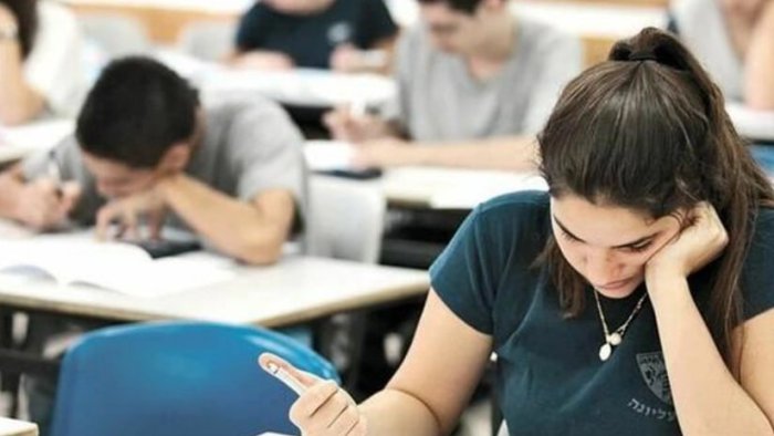 Xarici dillər üzrə fəlsəfə doktoru imtahanı keçirildi