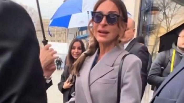 Mehriban Əliyeva Emin Hüseynovu məhv etdi: Qadın paltarında sən idin? - VİDEO