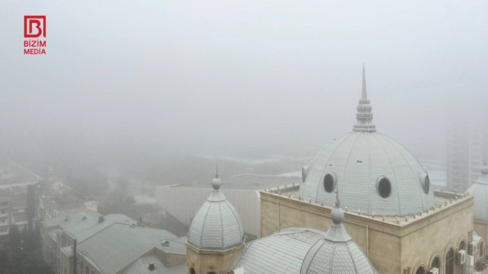 Bu dəqiqələrdə Bakı: Dumandan göz-gözü görmür - FOTO