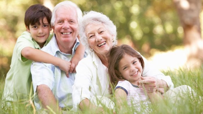 Baba və nənə nəvəsini övladlığa götürə bilərmi? &ndash; Tələblər AÇIQLANDI