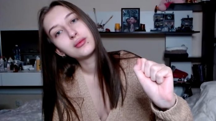 Xaricdəki şantaj qrupunun görüntülərindən istifadə etdiyi qız kimdir? &ndash; VİDEO