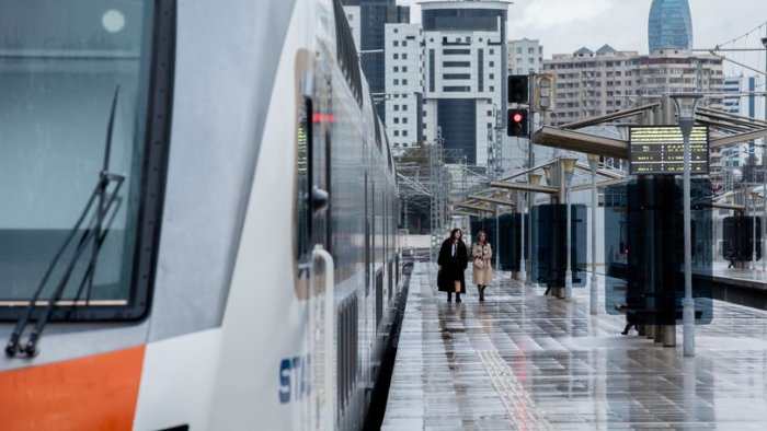 ADY-dən qatarların qrafiki ilə bağlı sərnişinlərə MÜRACİƏT