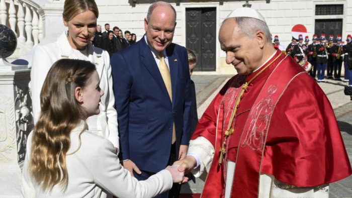 Roma Papası Monakoya getdi - Son 500 ildə ilk dəfə - FOTO