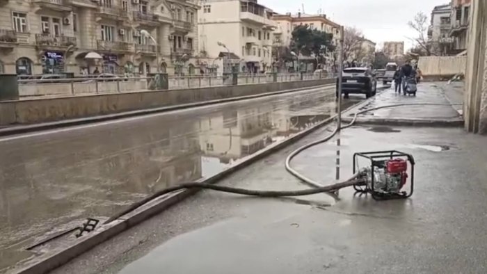Bakı və Abşeronda toplanan yağış suları kənarlaşdırılır