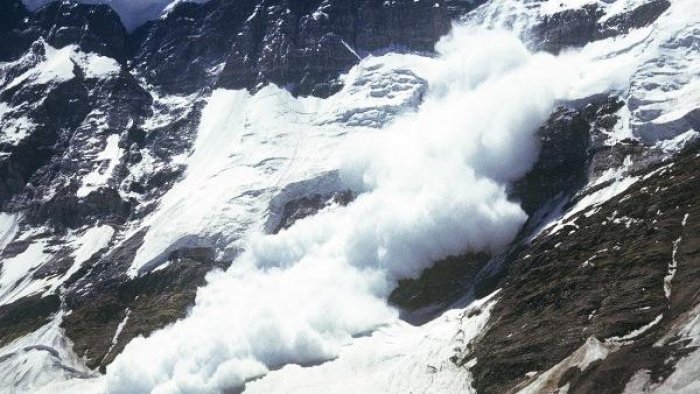 Toğanalı&ndash;Kəlbəcər&ndash;İstisu yolunda qar uçqunu: Hərəkət məhdudlaşdırıldı - VİDEO