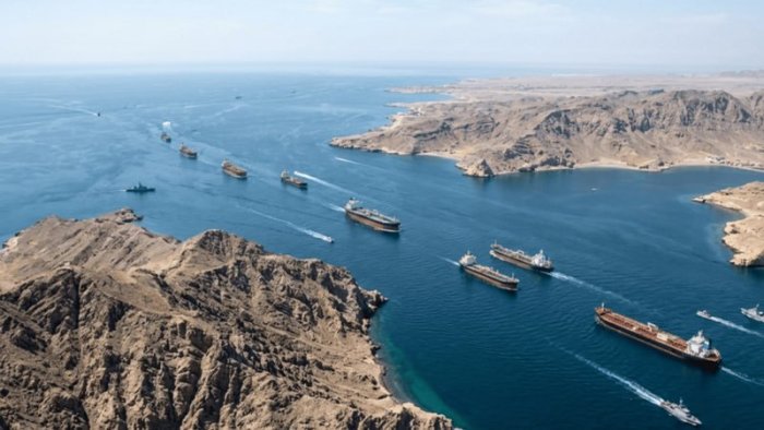 SON DƏQİQƏ: SEPAH Oman sahillərində icazəsiz hərəkət edən gəmini VURDU