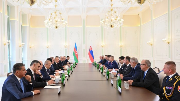 İlham Əliyevin Slovakiya Prezidenti ilə geniş tərkibdə görüşü keçirildi &ndash; FOTO