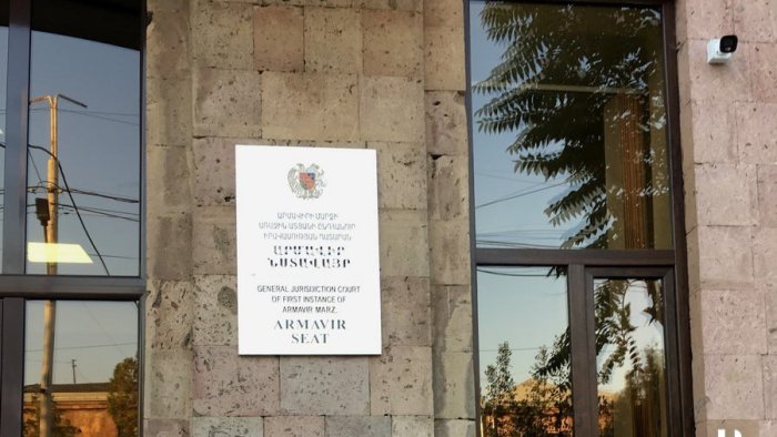 Ermənistanda məhbus məhkəmə binasından qaçdı