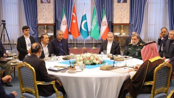 İran bu ölkələrlə ilk dördtərəfli görüşü keçirib regional təhlükəsizliyi müzakirə etdi