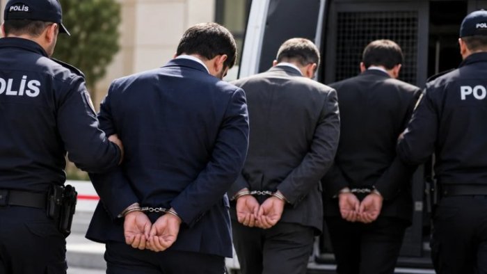 İcra Hakimiyyətinin əməkdaşları oğurluğa görə həbs olundular