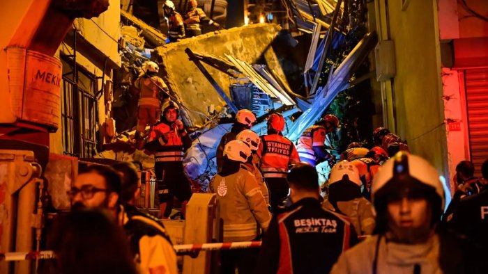İstanbulda 4 mərtəbəli bina çökdü &ndash; FOTO/VİDEO
